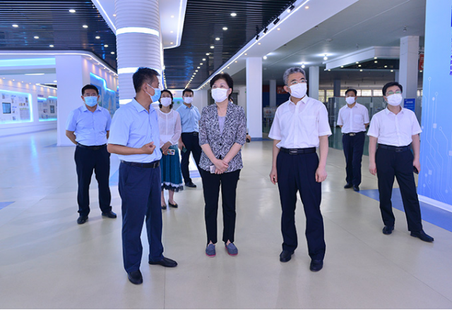 濟寧市政協(xié)主席、黨組書記霍媛媛到新風(fēng)光公司調(diào)研